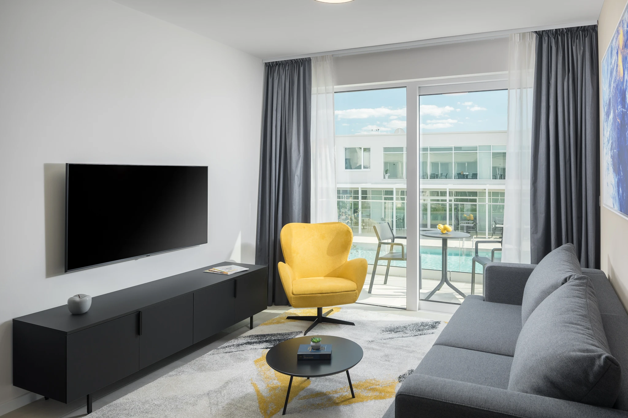 One-Bedroom Apartment with Balcony
